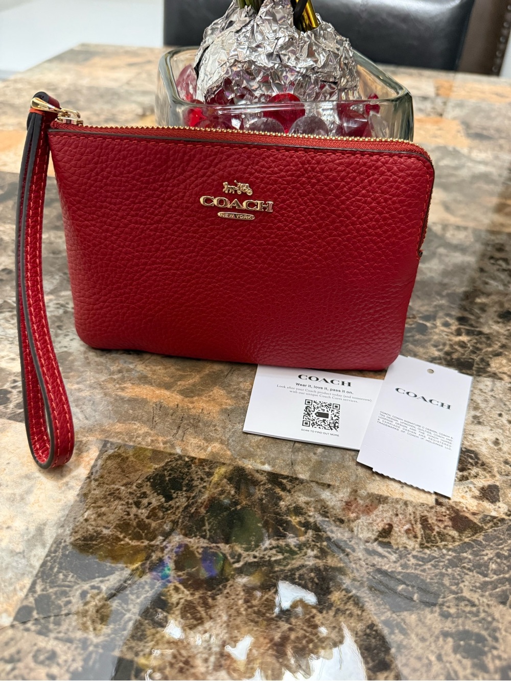 Coach corner zip wristlet gold/poppy